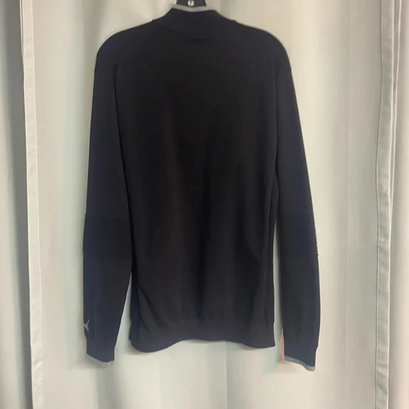 Puma mens 1/4 zip gray & black medium
Pit to pit 23
Length 28 - Picture 4 of 8
